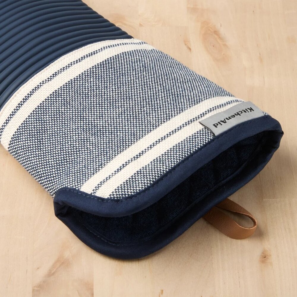 KitchenAid Navy Silicone Oven Mitts & Pot Holders Set | Striped Modern Farm - Picture 4 of 4